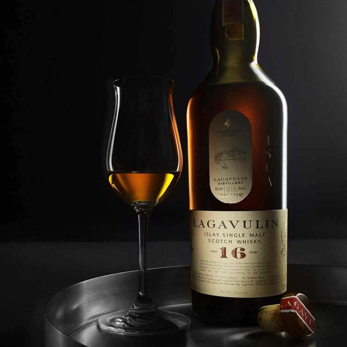 Rượu whisky Lagavulin 16 (6 chai/thùng)